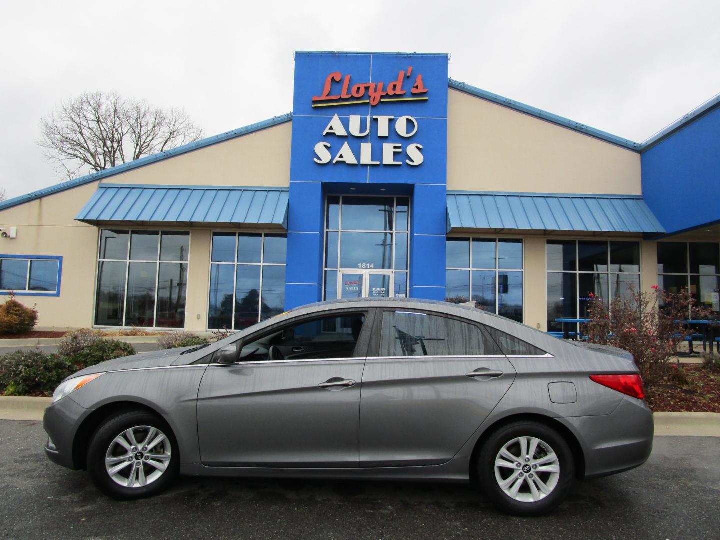 2013 GRAY Hyundai Sonata GLS (5NPEB4AC9DH) with an 2.4L L4 DOHC 16V engine, 6-Speed Automatic transmission, located at 1814 Albert Pike Road, Hot Springs, AR, 71913, (501) 623-1717, 34.494228, -93.094070 - Photo#0